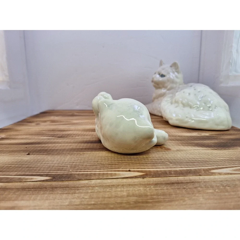 Vintage White Ceramic Fluffy Persian Kitten Figurine Blue Eyes Cute Signed MR 85